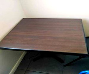 <p>Mesa con 2 sillas</p>