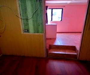 <p>Pieza entrada independiente.con baño y cocina come</p> image