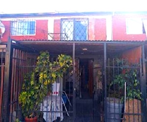 Casa de 2 Pisos en Maipu con 3D 1B y 71 m2