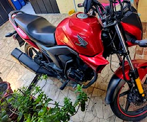 Moto honda invicta cb 150