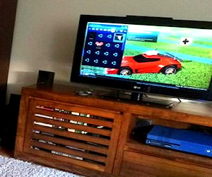 <p>Precioso Rack TV madera</p>