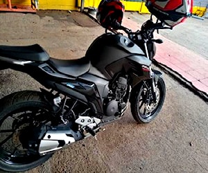 Yamaha fz 250cc color negra blue. Core