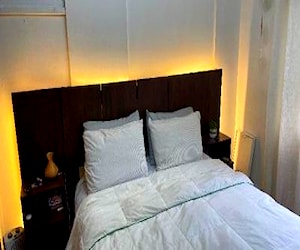 <p>Vendo respaldo de cama 2 plazas con veladores</p>