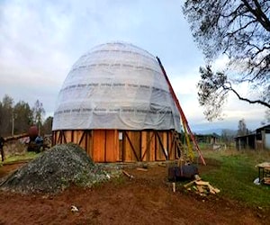 Parcela con casa domo parcialmente construida