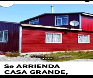 casa grande, más una cabaña chica, año co