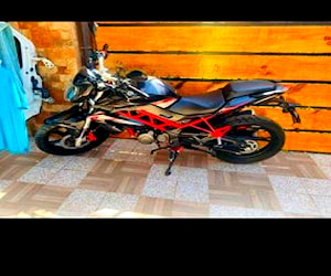 Moto Benelli tnt150i