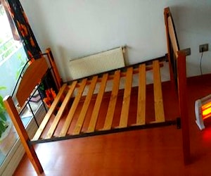 <p>Cama madera bonita una plaza</p>