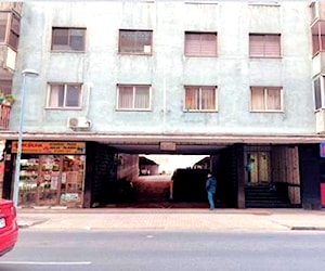 Amplio Estacionamiento Stgo centro (Autos y motos)