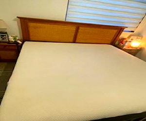 <p>Cama CIC king +respaldo+veladores,también separado</p>