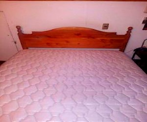 <p>Cama Marquesa 2 plazas pino Oregón</p>