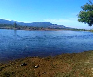 Sitio con orilla de río Itata