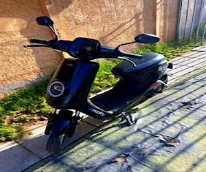Moto scooter 100% eléctrica