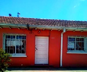 Se vende casa, con excelente ubicación.