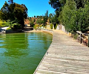 Dos hectareas con acceso al lago rapel