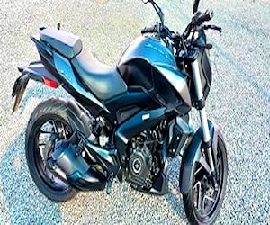 Moto bajaj 400 2022