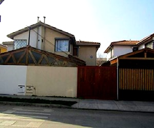 Hermosa Casa Dos Pisos, 3 Dormitorios, 2 Baños