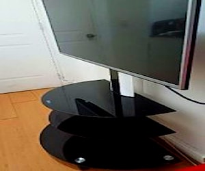 <p>Rack Tv con ruedas</p>