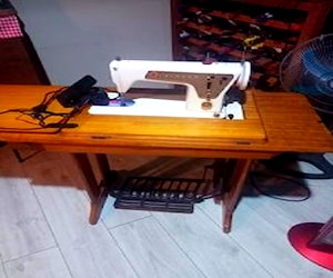 <p>Maquina de coser </p>