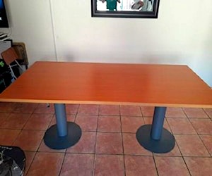 <p>Mesa de reuniones</p>