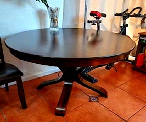 <p>Mesa redonda comedor impecable 122 cm DISPONIBLE</p>