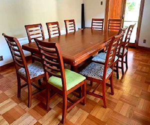 <p>Juego de comedor de madera sólida para 10 pers.</p>