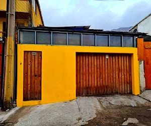 Se vende casa amplia 6 dormitorios 4 baños