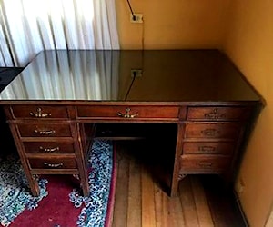 <p>Escritorio / mueble antiguo</p>