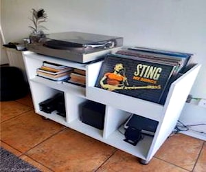 <p>Mueble Toca Disco y Vinilos </p>