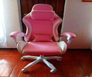 <p>Silla gamer rosada</p>