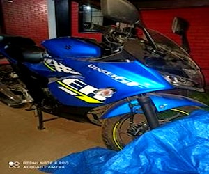 Moto modelo Susuki gixxer fi deportiva