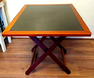 <p>Mesa de juegos 90x90, plegable</p>