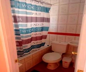 <p>Pieza con baño privado,solo hombres chilenos</p>