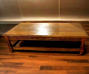 Mesa antigua de madera, de centro 100 cm de largo