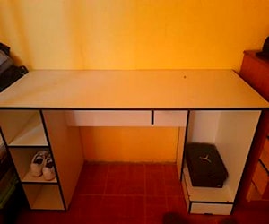 <p>Mueble Escritorio comodo</p>