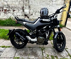 Husqvarna Svartpilen 250 año 2022 con 12000kms