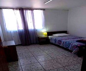 <p>Habitación para una persona en San Joaquín</p> image