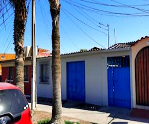 Casa Interior, pasos Clínica San José, Sta. Isabel