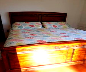 <p>Cama King Madera, excelente Estado</p>