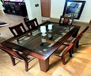 <p>Comedor con 6 sillas</p>