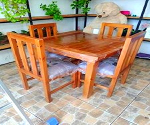 <p>Hermoso Comedor de madera /4 sillas </p>