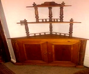 Esquinero de madera antiguo Con repisa y 2 puerta