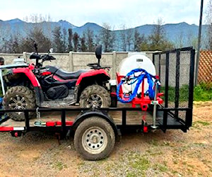 moto equipada para aplicar herbicidas 