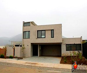 Arriendo Casa Nueva en Condominio Chicureo