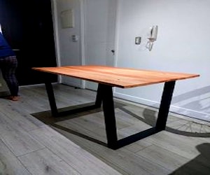 <p>Mesa de madera de Roble y fierro 120x80</p>