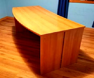 <p>Escritorio Madera 1.8m x 0,7m x 0,6m</p>