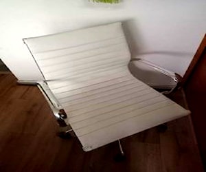Silla escritorio color beige, giratoria