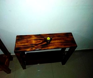 <p>Mesa De Arrimo Rústica Ideal Para Depa</p>