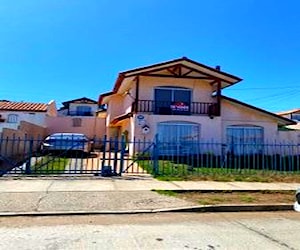 Arriendo excelente casa en Lomas de San Joaquín