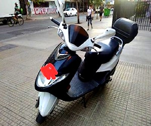 Moto Scooter Suzuki AN125 2014