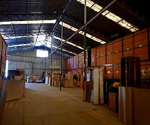 Bodega de uso Industrial, Lampa